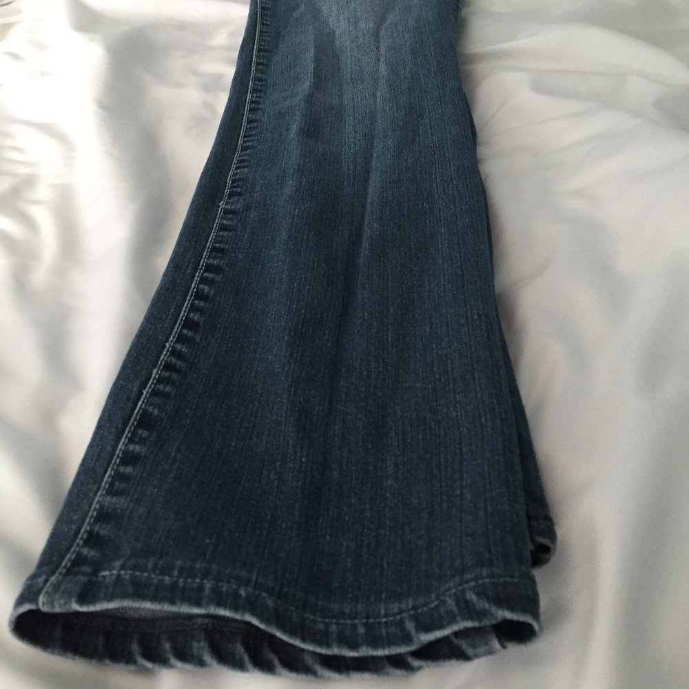 Guess - Picture 2 of 3